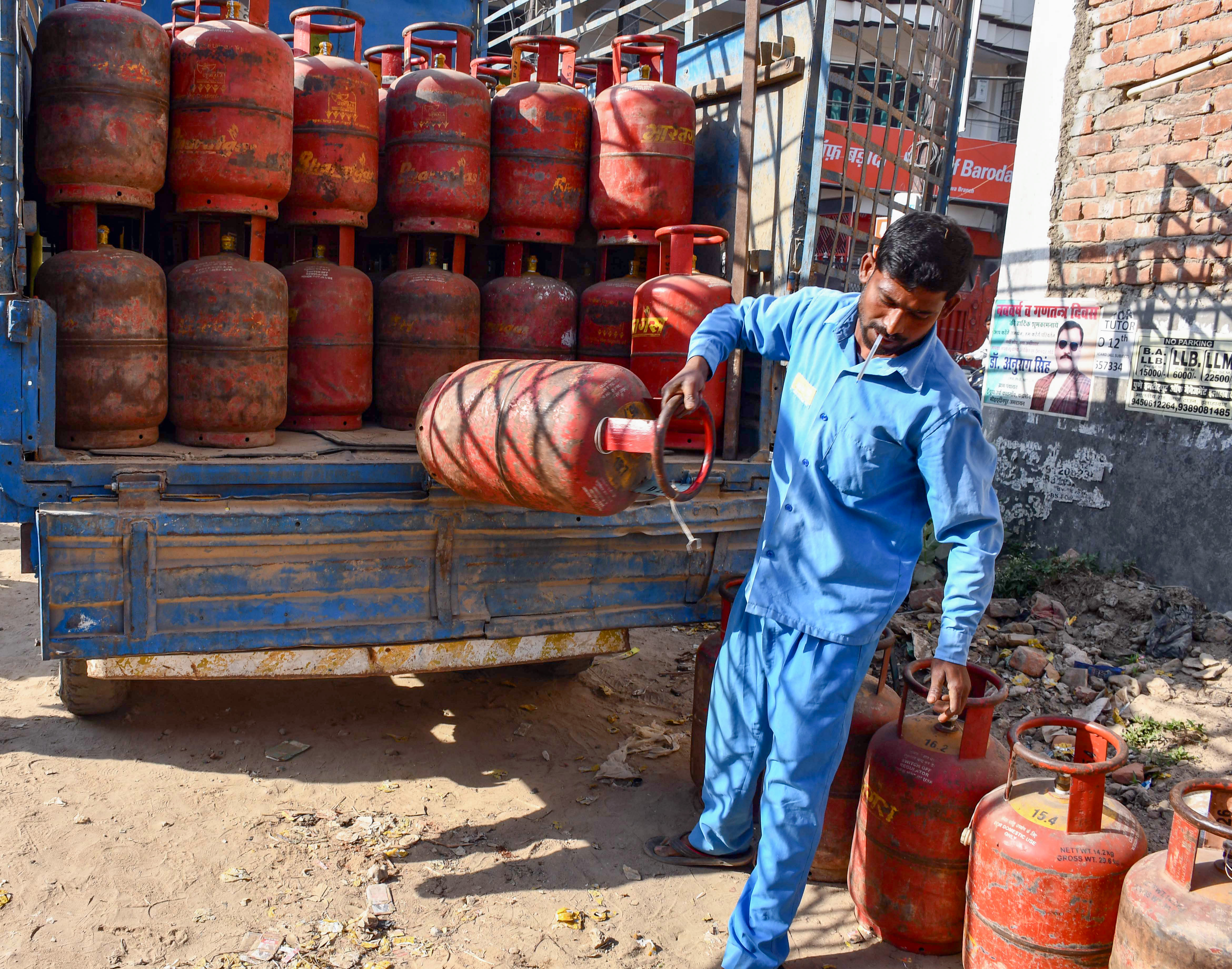 अफवाह पर ध्यान न दें... दिल्ली में LPG-PNG आपूर्ति को लेकर सरकार ने क्या कहा?