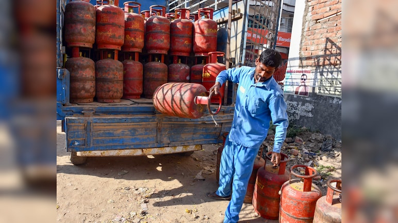 अफवाह पर ध्यान न दें... दिल्ली में LPG-PNG आपूर्ति को लेकर सरकार ने क्या कहा?