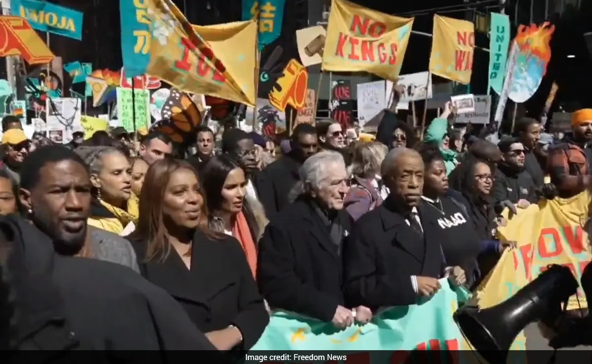 "Trump Poses Existential Threat": Robert De Niro Joins 'No Kings' Protest
