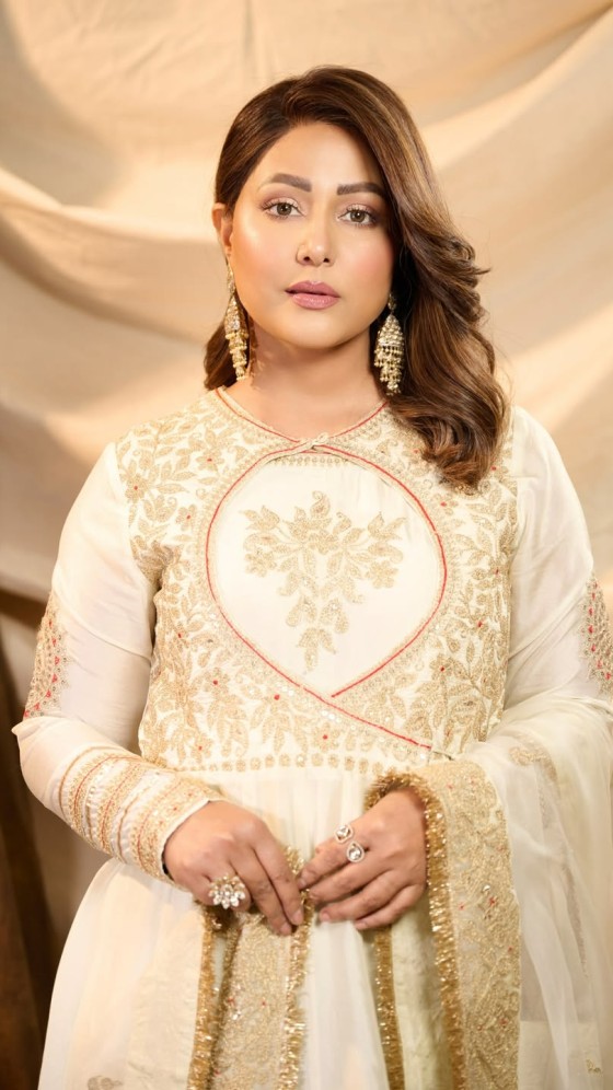 Hina Khan&rsquo;s Elegant Ethnic Look
