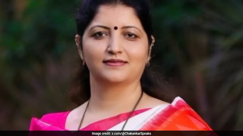 रूपाली चाकणकर ने एनसीपी महिला विंग के अध्यक्ष पद से भी दिया इस्तीफा, अशोक खरात मामले में हैं घिरी