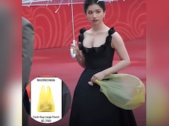 इंटरनेशनल फिल्म फेस्टिवल में प्लास्टिक की पन्नी लेकर पहुंचीं मशहूर चीनी एक्ट्रेस, इंटरनेट पर वायरल