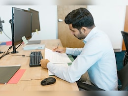 सरकारी नौकरी: क्या पिता की मौत के बाद बेटे को मिलेगी वही बड़ी कुर्सी? जानें 'अनुकंपा नियुक्ति' का सच