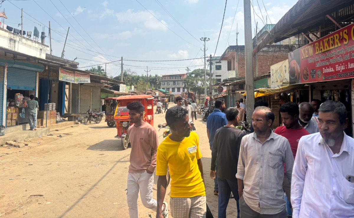 बिन्नाकांडी के अधिकतर लोगों का कहना है कि बदरुद्दीन अजमल के तीन बार सांसद रहने के बाद भी इलाके का वैसा विकास नहीं हुआ, जैसा होना चाहिए था.