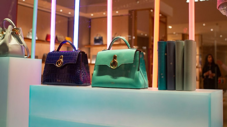 Lino Perros और Exotic के Handbags बनाएंगे आपके लुक को औरों से अलग, समय रहते कर लें ऑर्डर