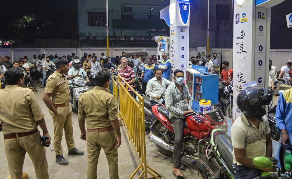 बाइक को ₹200 और कार को ₹2000 तक का ही मिलेगा पेट्रोल-डीजल, तेल संकट की अफवाहों के बीच कोल्हापुर में सख्त नियम