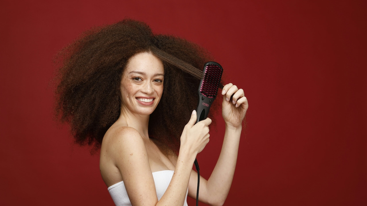 Why Your Hair Straightener Pulls Strands While Styling And the Right Plate Type to Use