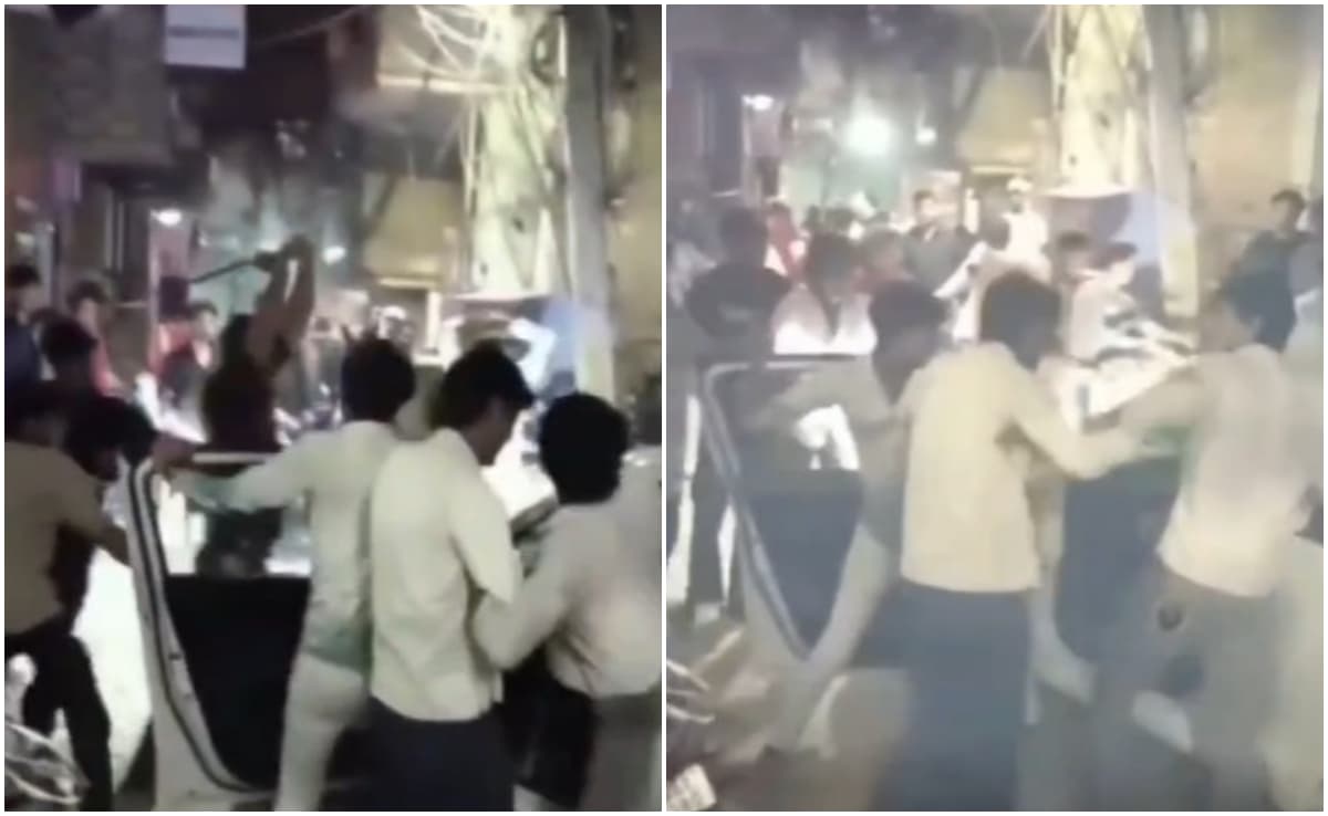 दिल्‍ली के संगम विहार में रोड रेज का तांडव, बाइक सवार ने साथियों के साथ मिलकर परिवार पर किया हमला