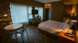 US Couple Saves $12,000 Annually By Living In Hotel Instead Of Renting