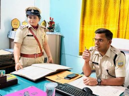 &lsquo;टूट जाई राजाजी पलंग...&rsquo; गाने पर ठुमके लगातीं दिखीं थाना प्रभारी, वीडियो वायरल होने के बाद गिरी गाज