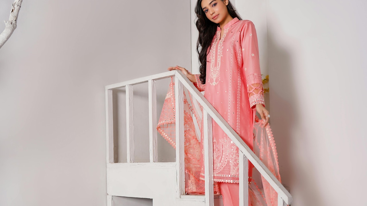 Which unstitched dress material do you want to grab from Myntra Birthday Blast?