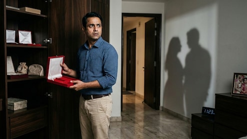 साला समझकर जिसे घर में दी पनाह, वो शख्&zwj;स निकला पत्नी का पहला पति, वकील को म&zwj;िला लाइफ का सबसे बड़ा धोखा