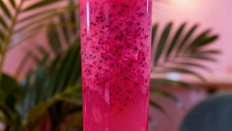 Dragon Fruit Smoothie Recipe: गर्मी में ट्राई करें कलरफूल और हेल्दी ड्रैगन फ्रूट स्मूदी, स्वाद के साथ मिलेगी ठंडक और एनर्जी
