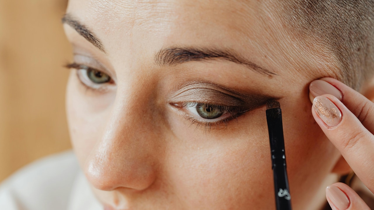 Tips to make waterproof eyeliner last longer