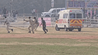 बेगुसराय में CM नीतीश के आने से पहले हेलीपैड में घुसा सांड़, भगाते दिखे पुलिसवाले, VIDEO