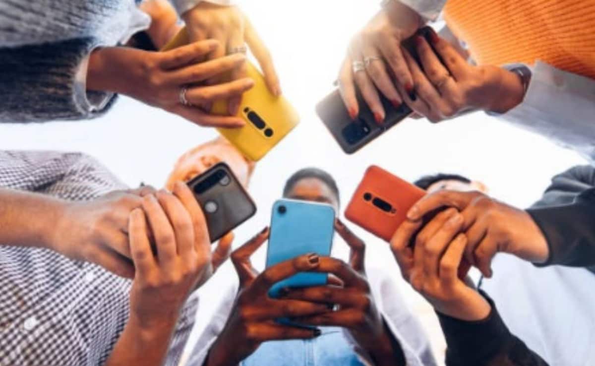 France Eyes Ban On Social Media For Under 15s