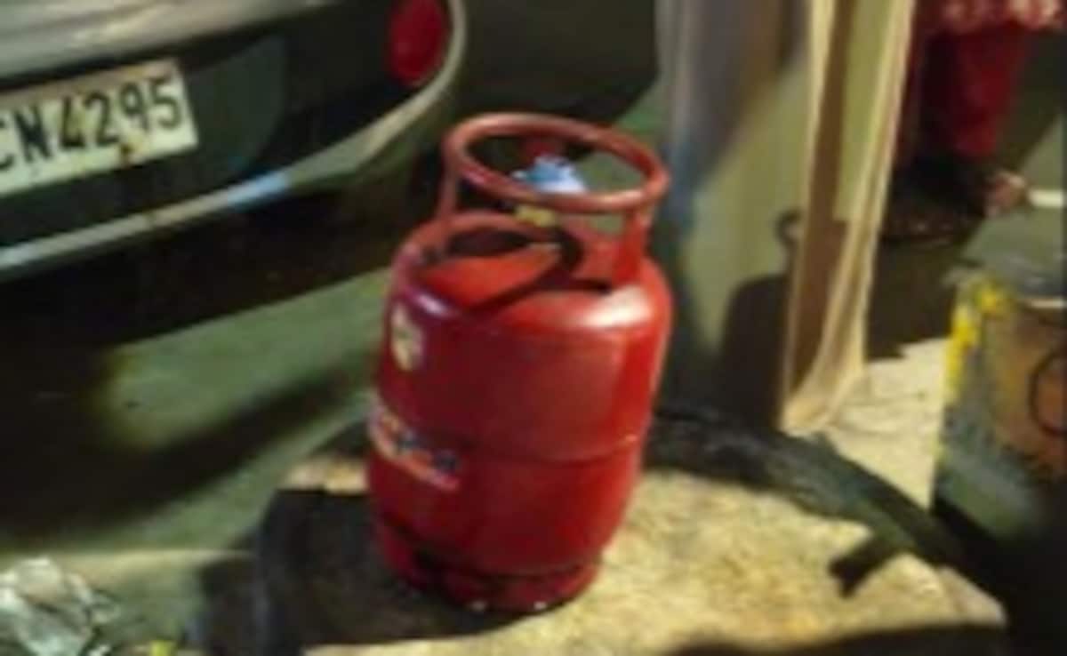 घरेलू झगड़े का खौफनाक अंजाम, दिल्‍ली में छोटे LPG सिलेंडर से वार कर पति ने ले ली पत्‍नी की जान, गिरफ्तार