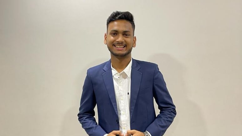 Success Story: बुरहानपुर के बेटे ने किया कमाल, 18 घंटे पढ़ाई कर देव मनीष जालान बना CA, हासिल की&nbsp;18वीं रैंक