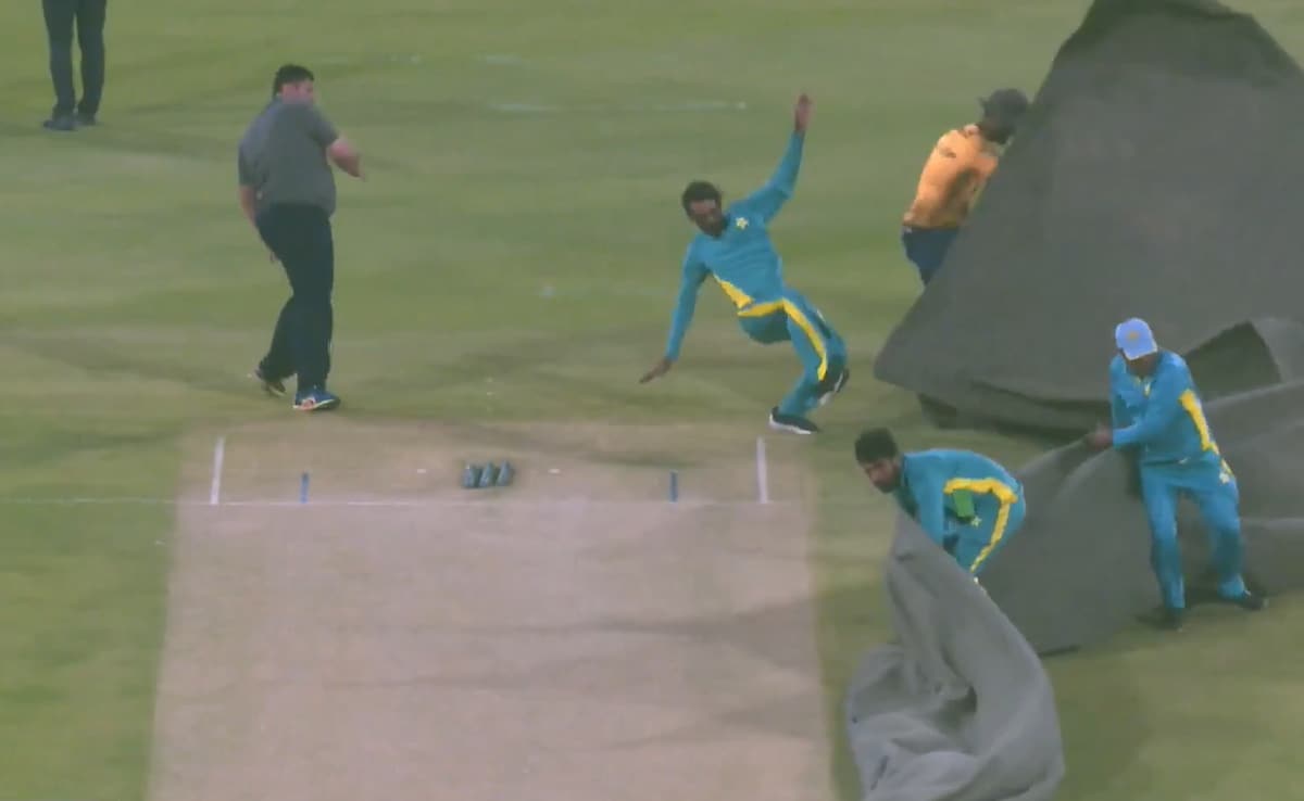 Strong Wind Knocks Over Pakistan Super League Groundstaff In Lahore. Watch