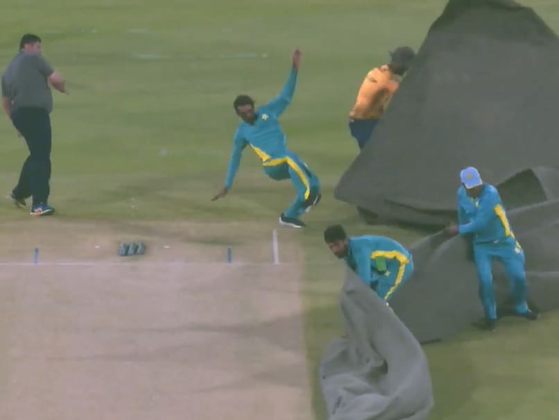 Strong Wind Knocks Over Pakistan Super League Groundstaff In Lahore. Watch