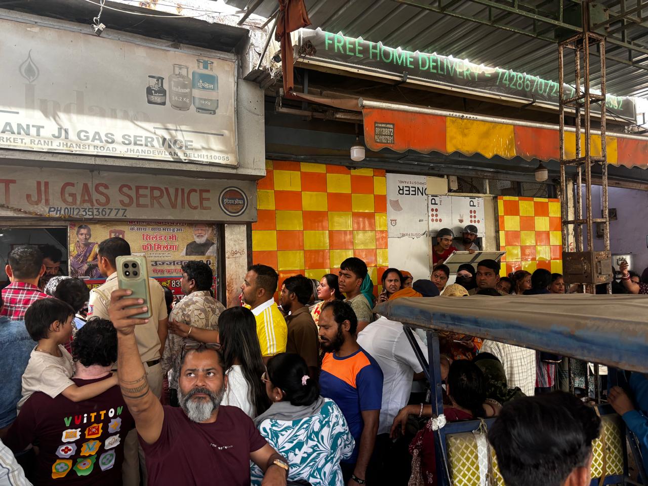 दिल्ली से वर्धा तक हाहाकार: गैस संकट की आहट ने बढ़ाई इलेक्ट्रिक चूल्हों की मांग, दुकानों से गायब हुए इंडक्शन