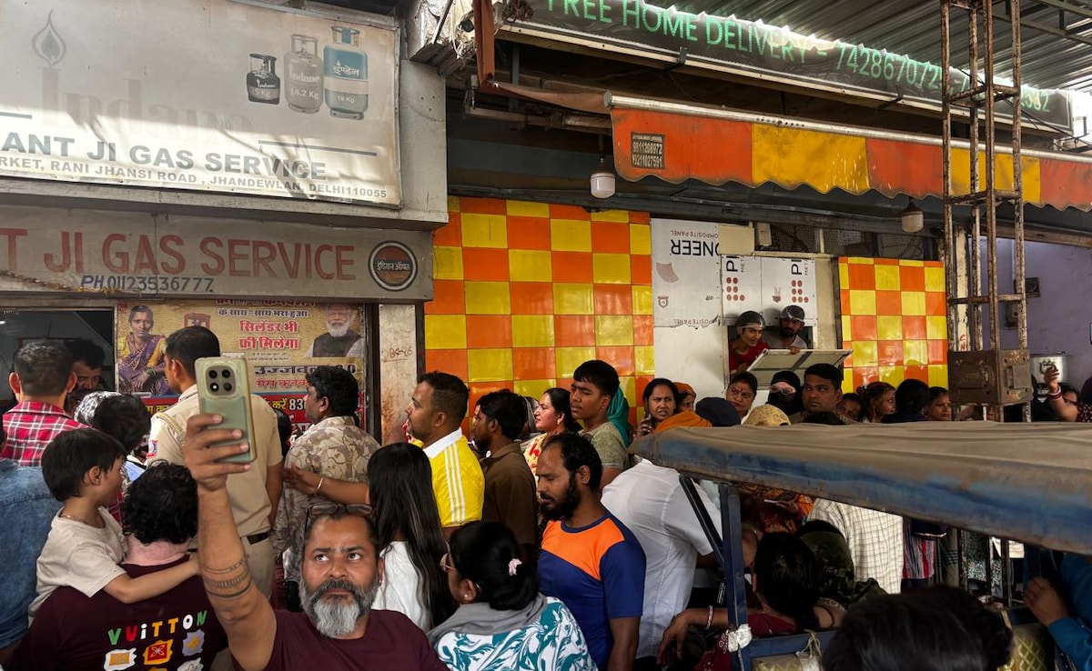 दिल्ली से वर्धा तक हाहाकार: गैस संकट की आहट ने बढ़ाई इलेक्ट्रिक चूल्हों की मांग, दुकानों से गायब हुए इंडक्शन