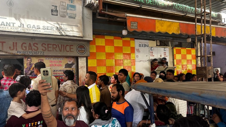 दिल्ली से वर्धा तक हाहाकार: गैस संकट की आहट ने बढ़ाई इलेक्ट्रिक चूल्हों की मांग, दुकानों से गायब हुए इंडक्शन