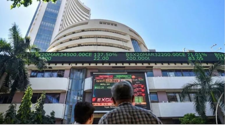 Stock Market Today: शेयर बाजार में तेजी पर ब्रेक, सेंसेक्स-निफ्टी में गिरावट के बावजूद अदाणी ग्रुप का ये शेयर 13% उछला