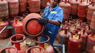 घर-घर LPG सिलेंडर पहुंचाने वाले डिलीवरी बॉय की कितनी होती है कमाई? ये रहा कमीशन और मंथली इनकम का पूरा हिसाब