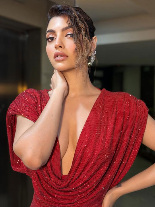 Akanksha Puri Oozes Oomph in Shimmery Mini Dress