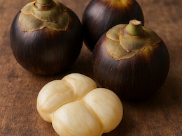 क्या आपने गर्मियों में ठंडक देने वाले खास फल 'आइस एप्पल' या 'ताड़गोला' के बारे में सुना है?&nbsp;जानें इसे खाकर होने वाले फायदों के बारे में&nbsp;!