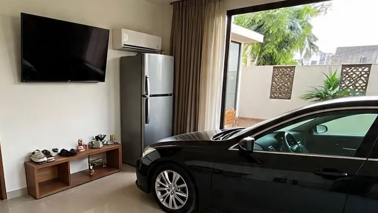 April से बढ़ सकती हैं कार, टीवी और AC की कीमतें! जानिए क्यों महंगे हो रहे हैं ये सामान