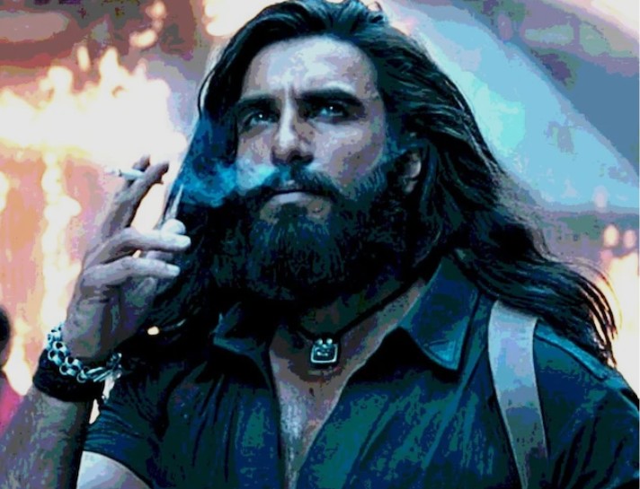 धुरंधर 2 पर लगे सिख समुदाय की धार्मिक भावनाएं आहत करने के आरोप, पगड़ी पहनकर हाथ में सिगरेट...