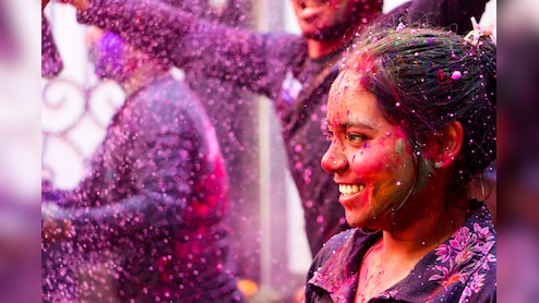 Holi Celebration Scientific Reason: होली का त्यौहार क्यों मनाया जाता है, जानिए विज्ञान की नज़र से