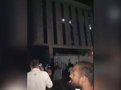 नोएडा में बिजली मीटर बनाने वाली फैक्ट्री में भीषण आग, जान बचाने के लिए ऊपर से कूदे कर्मचारी, 37 घायल