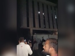 नोएडा में बिजली मीटर बनाने वाली फैक्ट्री में भीषण आग, जान बचाने के लिए ऊपर से कूदे कर्मचारी, 37 घायल