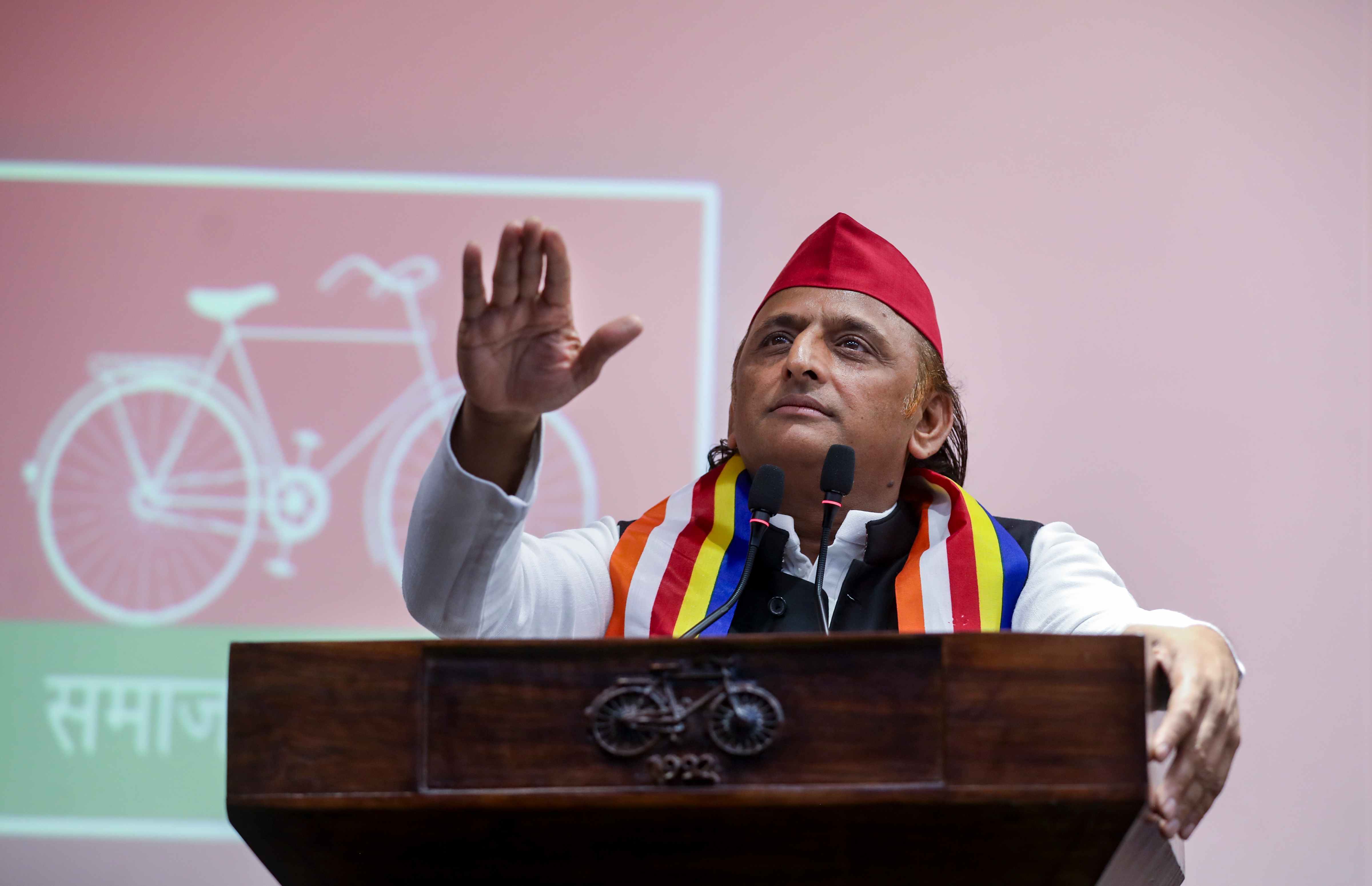 किसान‑युवा ठगे गए, अब बदलाव जरूरी...दादरी की रैली में बीजेपी पर हमला बोलते हुए अखिलेश यादव