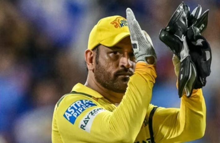IPL 2026, MS Dhoni: फैन्स को झटका,  चोट के कारण धोनी पहले दो हफ़्तों के लिए टीम से बाहर