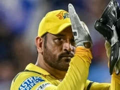 IPL 2026, MS Dhoni: फैन्स को झटका,  चोट के कारण धोनी पहले दो हफ़्तों के लिए टीम से बाहर