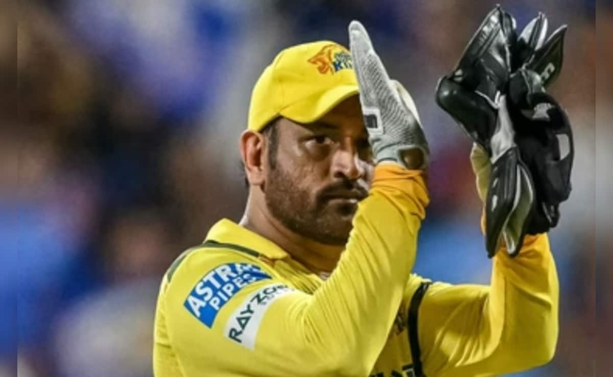 IPL 2026, MS Dhoni: फैन्स को झटका,  चोट के कारण धोनी पहले दो हफ़्तों के लिए हो सकते हैं टीम से बाहर