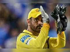 IPL 2026, MS Dhoni: फैन्स को झटका,  चोट के कारण धोनी पहले दो हफ़्तों के लिए टीम से बाहर