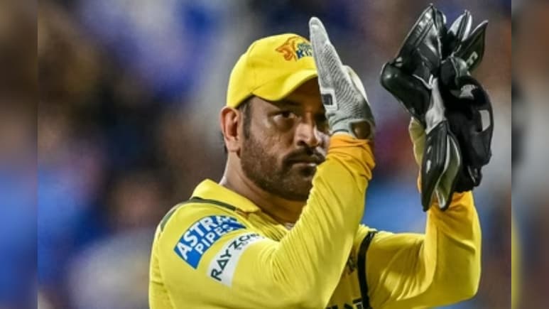 IPL 2026, MS Dhoni: फैन्स को झटका,  चोट के कारण धोनी पहले दो हफ़्तों के लिए हो सकते हैं टीम से बाहर