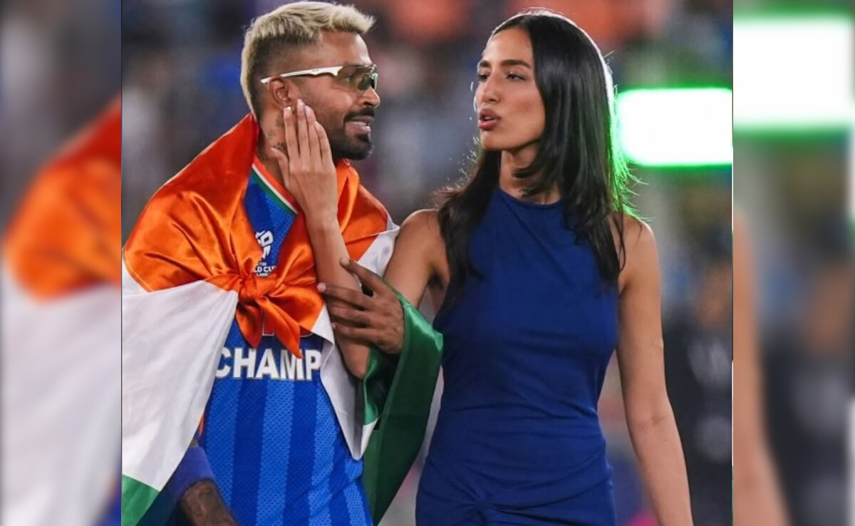 स्टेज पर साथ लेटना, गले लगना.. मैच के बाद वो चार वायरल वीडियो जिसमें दिखी महिका और हार्दिक की गजब केमिस्ट्री