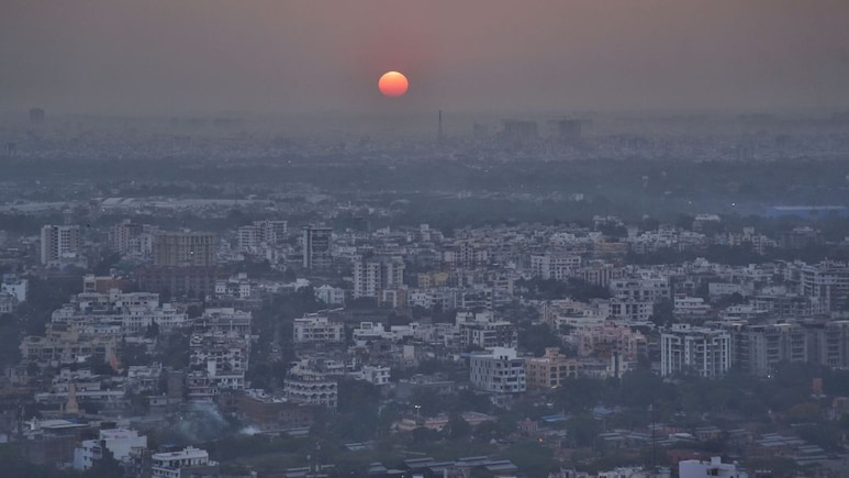 Rajasthan Weather: राजस्थान में होली पर तपेगा जैसलमेर-बीकानेर, 37 डिग्री तक जा सकता है तापमान, जानें अपने शहर का हाल
