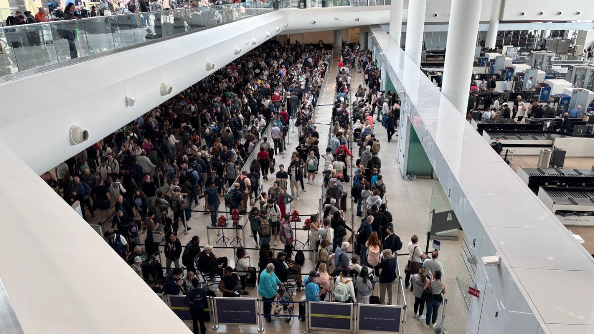 Security Shortage At US Airports, Travellers Face 3-Hour Wait