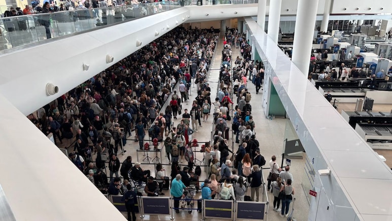Security Shortage At US Airports, Travellers Face 3-Hour Wait