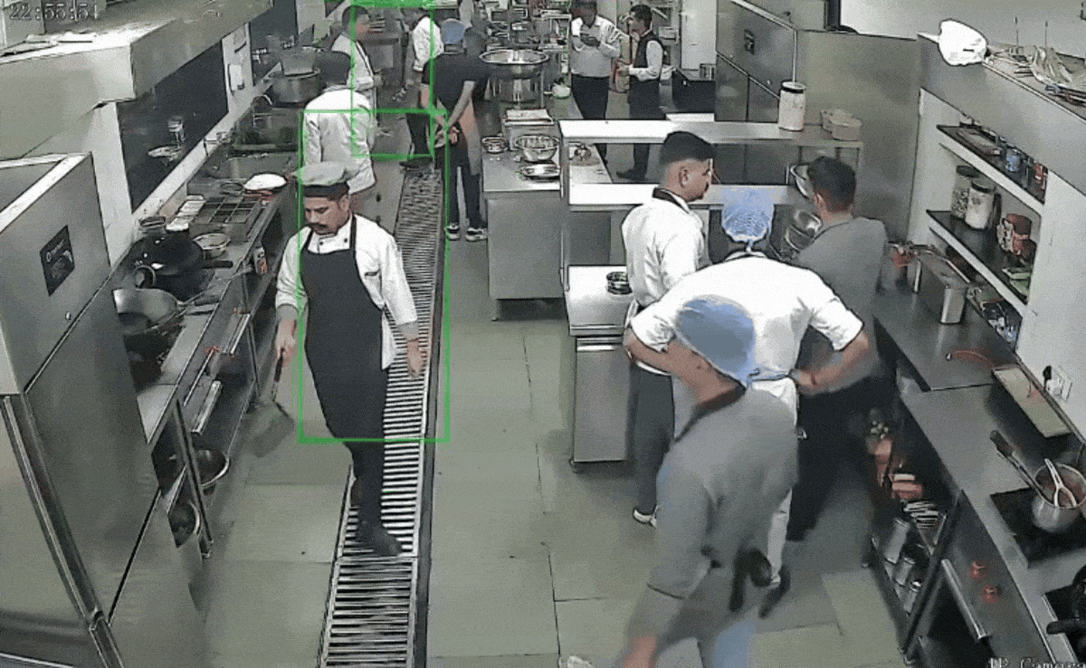 महाकाल मंदिर के पास बना मांस, VIDEO में हेरिटेज होटल का स्टॉफ बोला- मछली के हाथ धो लेना, जानें विवाद&nbsp;