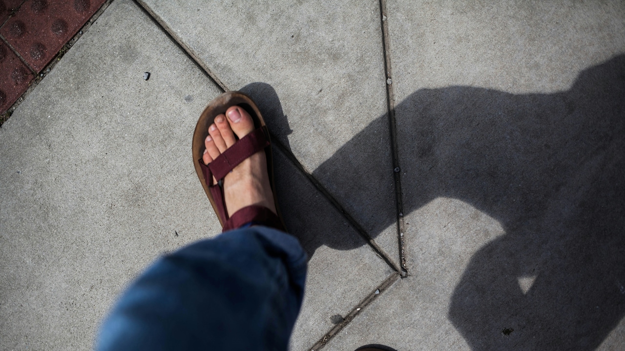 How To Choose Everyday Sandals That Work For Long Hours Of Walking