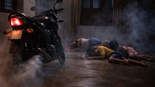 घर के अंदर बाइक, कार का इंजन चालू रखना क्यों बन सकता है जानलेवा? जानिए CO गैस कैसे बिना आवाज के ले लेती है जान