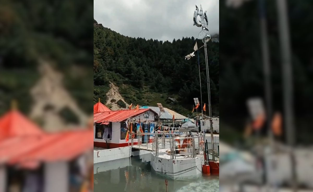 मान्यता के अनुसार महान ऋषि वेद व्यास ने इसी गुफा में बैठकर की थी कठोर तपस्या, मंदिर से निकलती है काली नदी